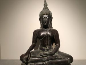 Statut de Bouddha en position de méditation. Musée Guimet